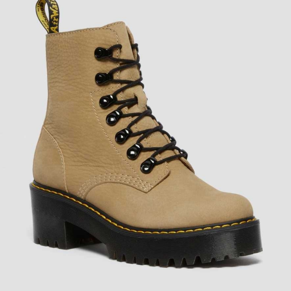 Doc Martens Leona Sand NWT